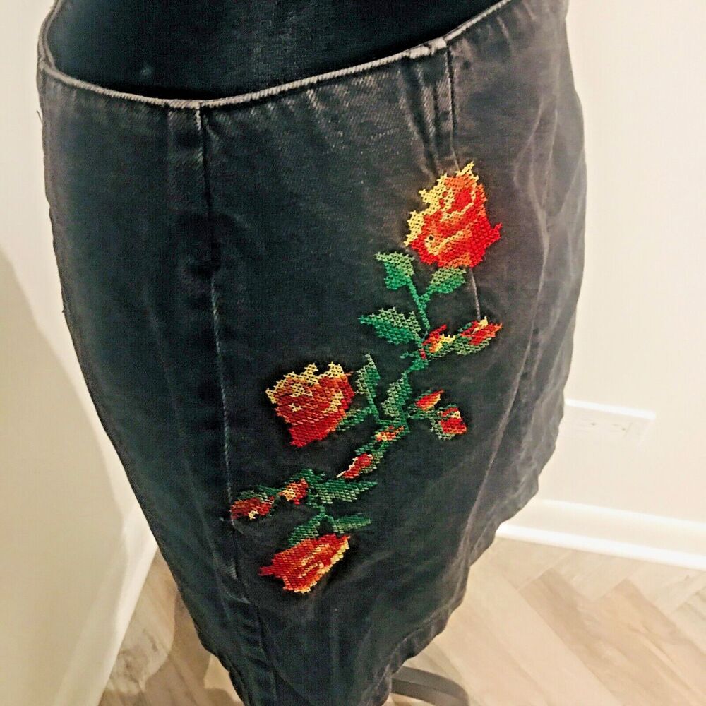 TOP SHOP MOTO Boho Black Denim Jean Floral Cross Stitch Embroidered Skirt 8 - Picture 3 of 8